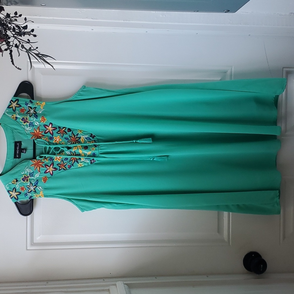 Green Dress. Worn once. Excellent condition.